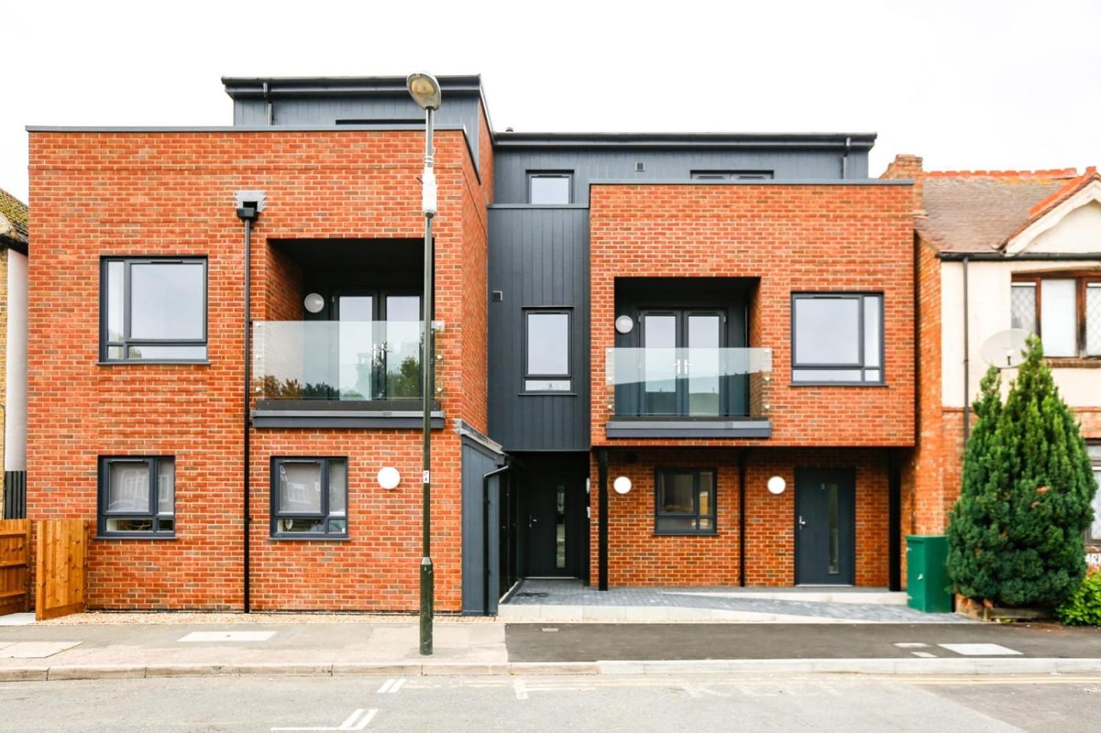 Hybrid Resi - London, Mitcham Close To Tooting And Wimbledon ميتشام المظهر الخارجي الصورة